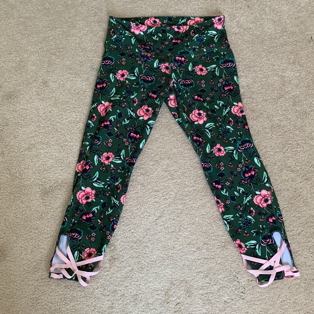 EUC Old Navy Floral Athletic Leggings